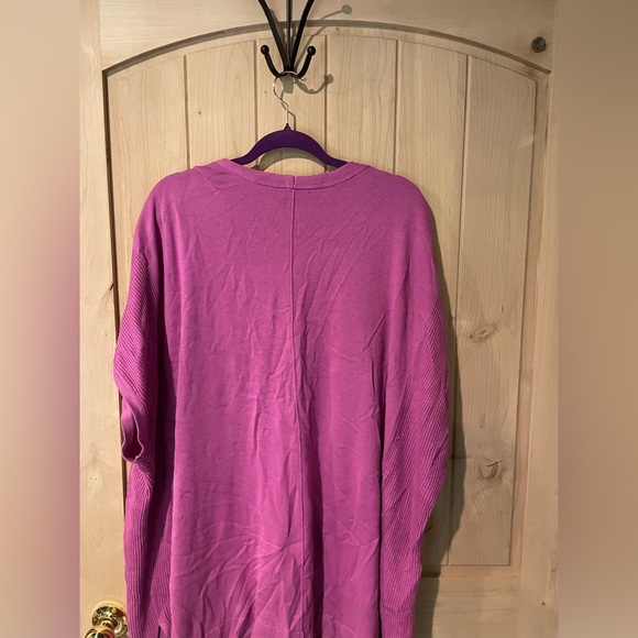 Isaac Mizrah 4X SS lightweight V-neck sweater. Beautiful fuchsia color. EUC - Picture 2 of 3